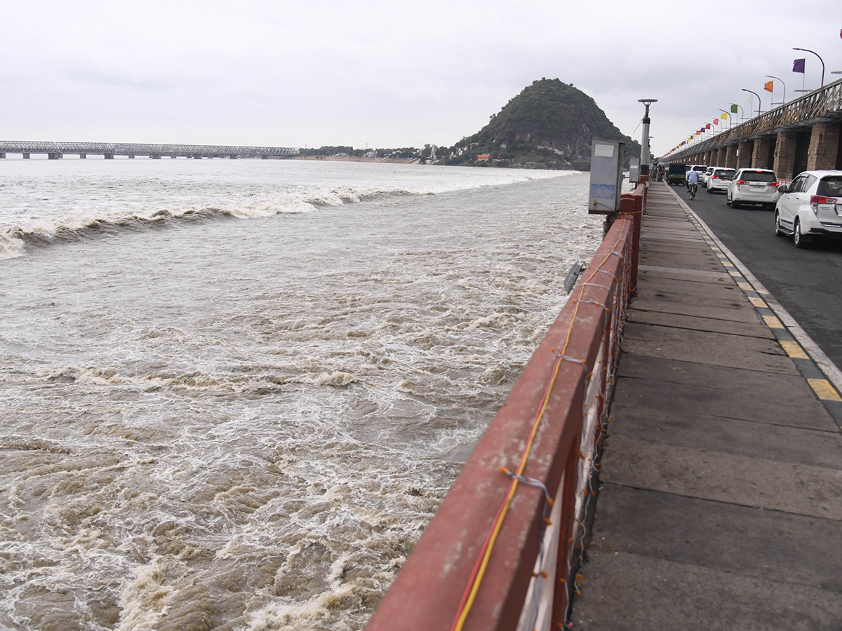 Rising Flood at Prakasam Barrage Photos1
