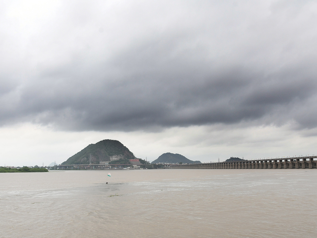 Rising Flood at Prakasam Barrage Photos10