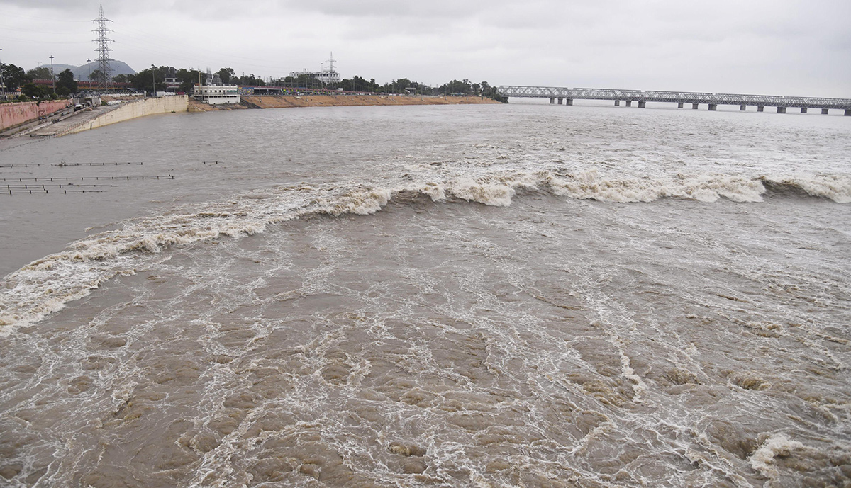 Rising Flood at Prakasam Barrage Photos3