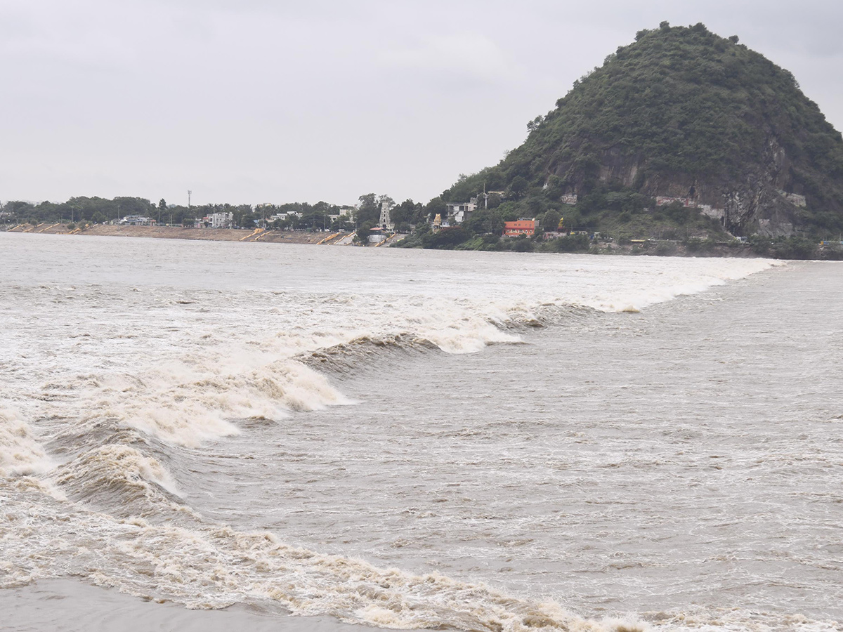 Rising Flood at Prakasam Barrage Photos6