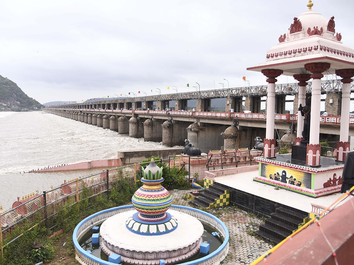 Rising Flood at Prakasam Barrage Photos7