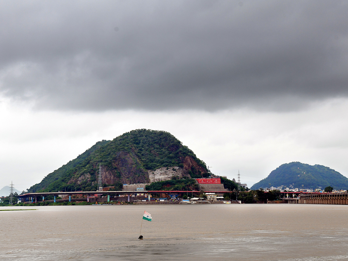 Rising Flood at Prakasam Barrage Photos9