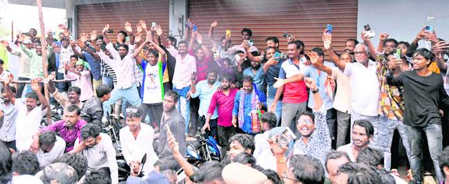 అధినేతకు నీరాజనం2