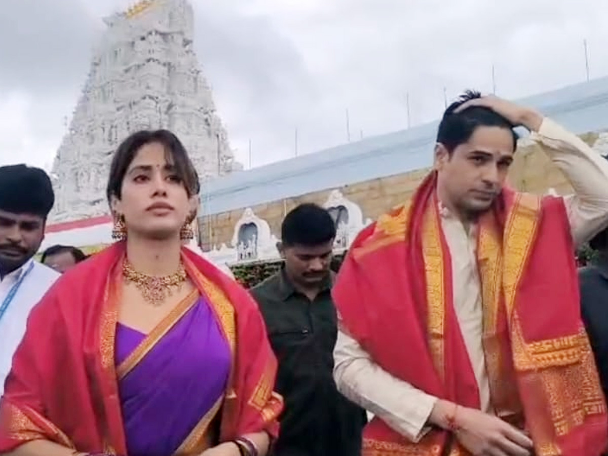 Jahnvi Kapoor Siddharth Kapoor at Tirumala temple  Photos11
