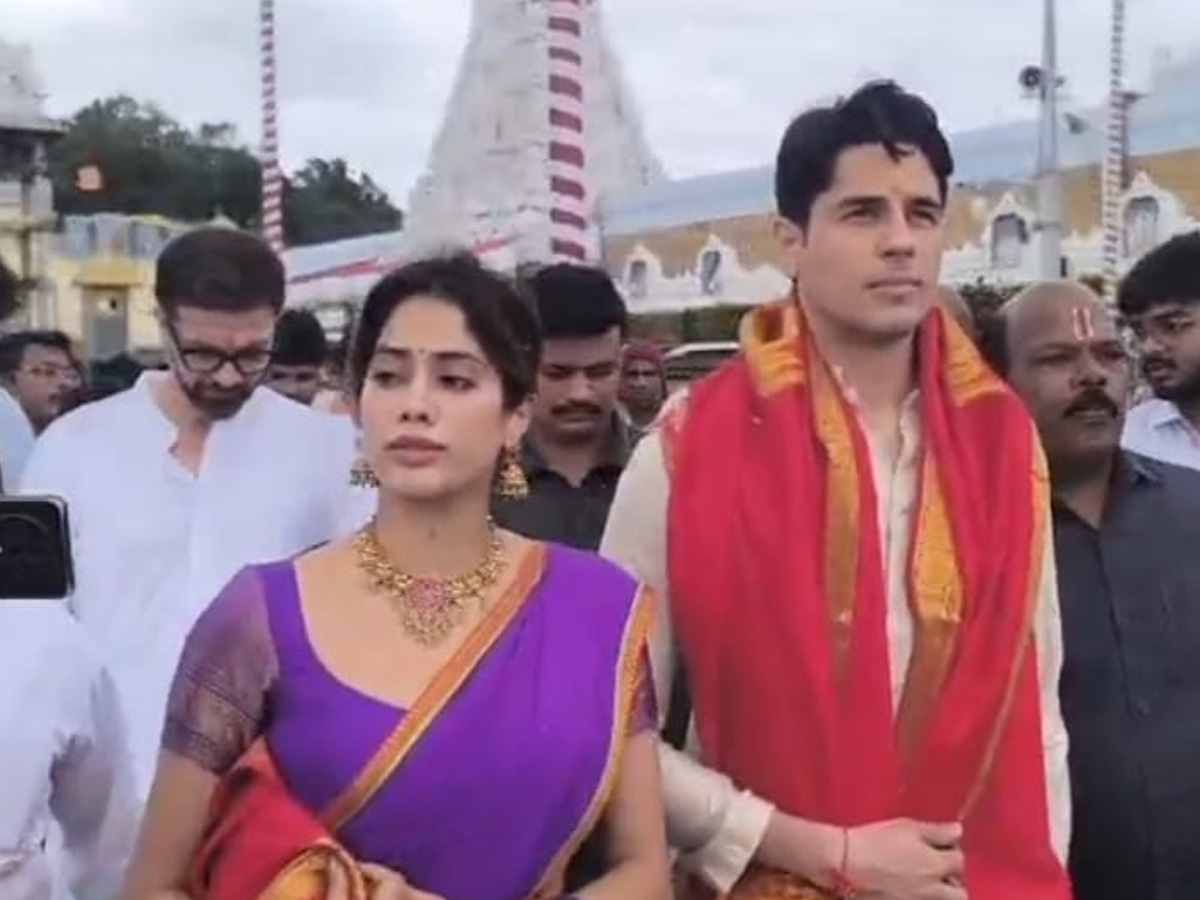 Jahnvi Kapoor Siddharth Kapoor at Tirumala temple  Photos14