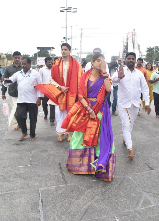 Jahnvi Kapoor Siddharth Kapoor at Tirumala temple  Photos6