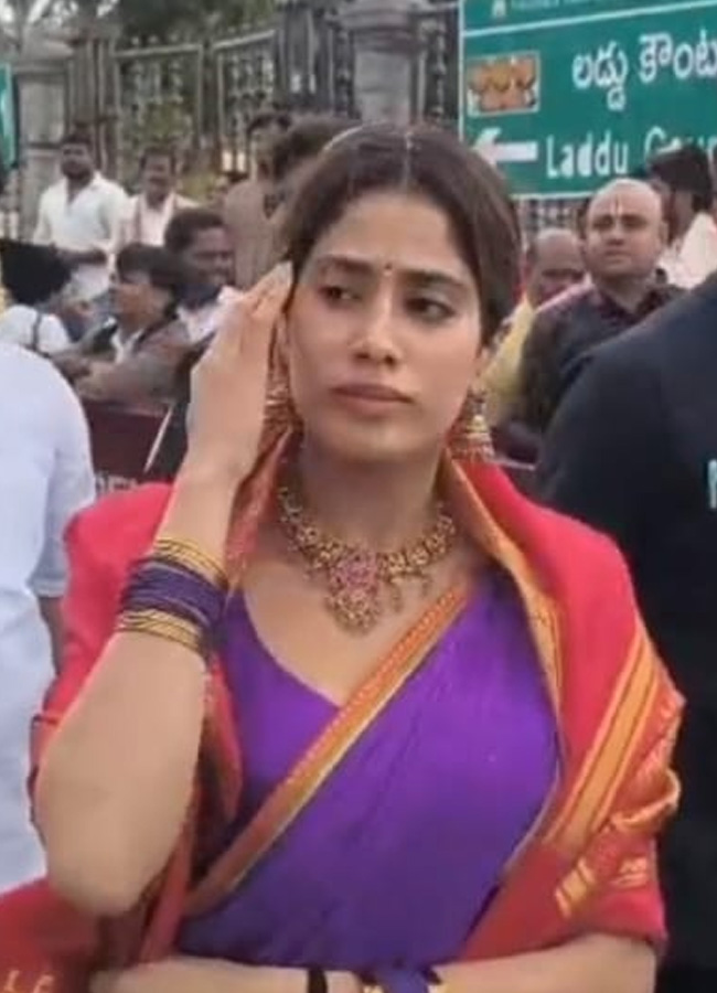 Jahnvi Kapoor Siddharth Kapoor at Tirumala temple  Photos8
