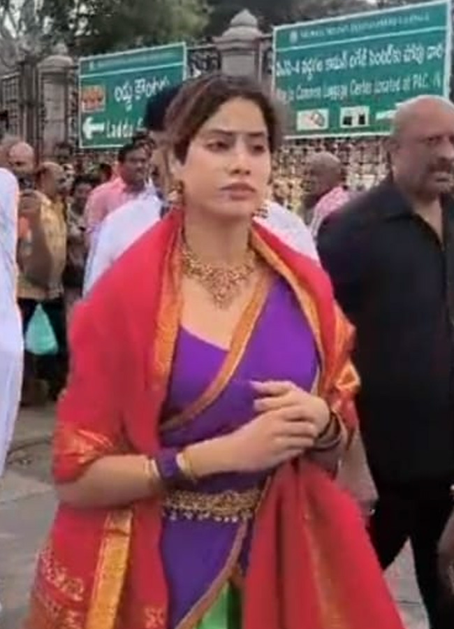Jahnvi Kapoor Siddharth Kapoor at Tirumala temple  Photos9