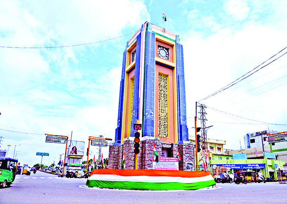 నిరుపమాన త్యాగధనులు 1