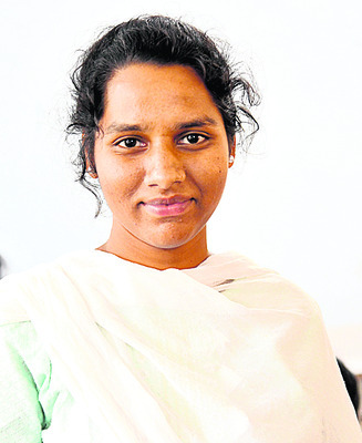 రాజకీయంలో నిబద్ధత పెరగాలి 
4
