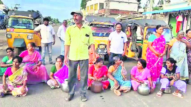 తాగునీటి కోసం ధర్నా 1