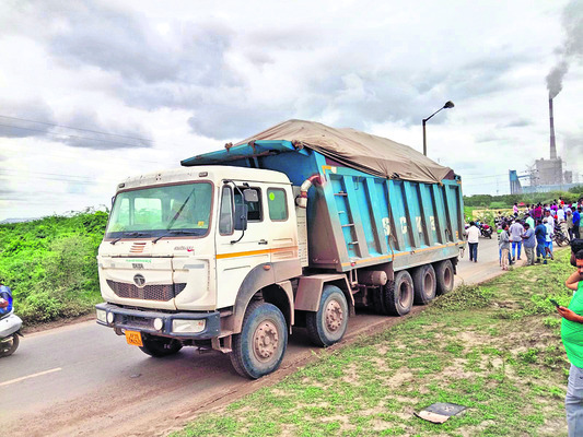 ఆర్టీపీపీ వద్ద ఘోర రోడ్డు ప్రమాదం 2