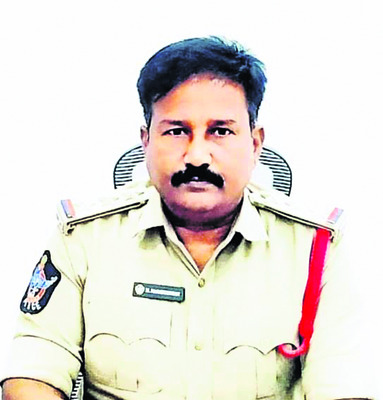 పలువురికి పోలీసు సేవా పతకాలు 3