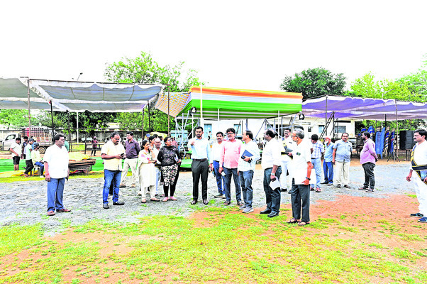 పంద్రాగస్టు వేడుకలకు సిద్ధం1