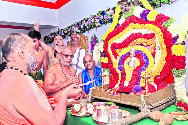 ముగిసిన సప్తరాత్రోత్సవాలు1