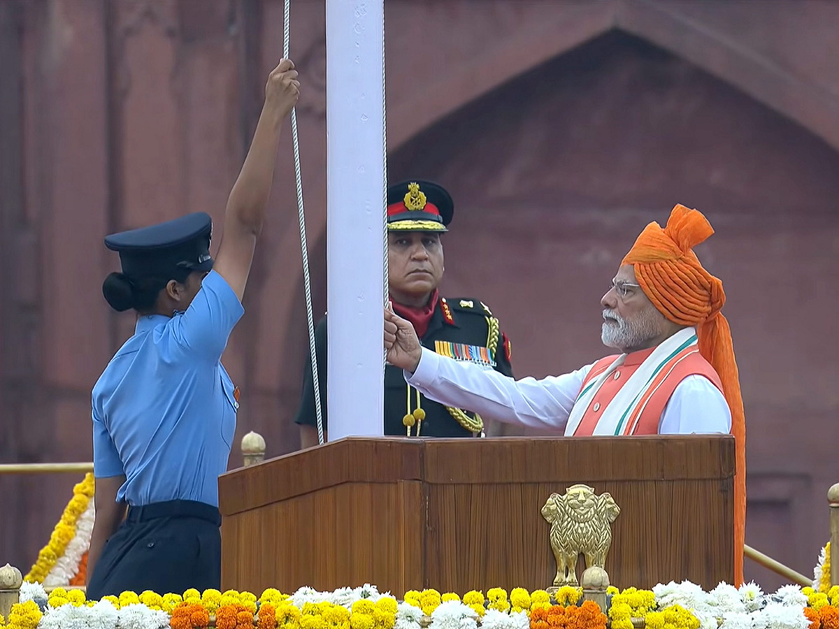 Narendra Modi hoisted the national flag at the Red Fort on the 79th Independence Day1