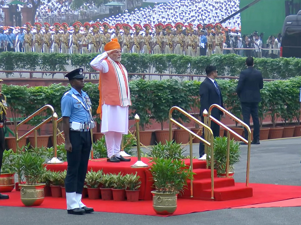 Narendra Modi hoisted the national flag at the Red Fort on the 79th Independence Day3