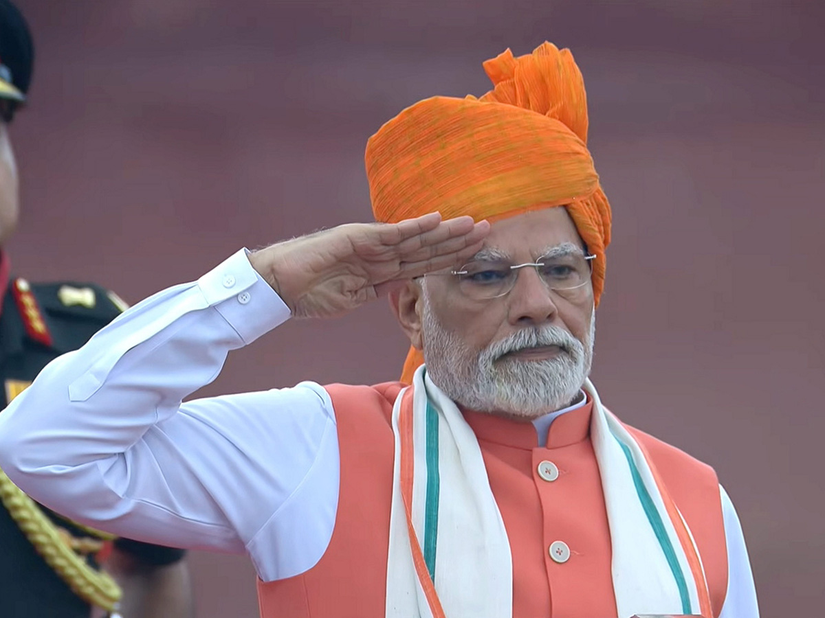 Narendra Modi hoisted the national flag at the Red Fort on the 79th Independence Day8