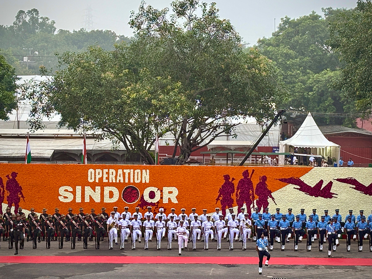 Narendra Modi hoisted the national flag at the Red Fort on the 79th Independence Day9