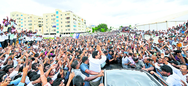 జగన్‌.. నీరాజనం1
