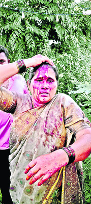 పట్టపగలే తల పగలగొట్టి.. 1