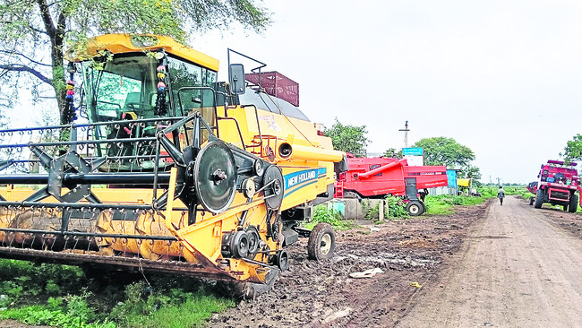 ఇంకా నీటిలోనే నల్ల బంగారం 2