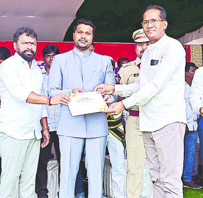 ఉత్తమ సేవలకు పురస్కారాలు4