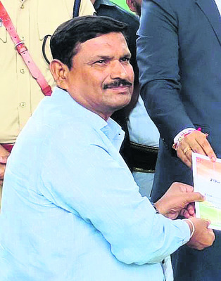 ప్రతిభకు ప్రశంస3