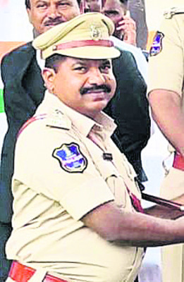 ప్రతిభకు ప్రశంస8