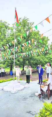 కార్యాలయాల్లో స్వాతంత్య్ర వేడుకలు2