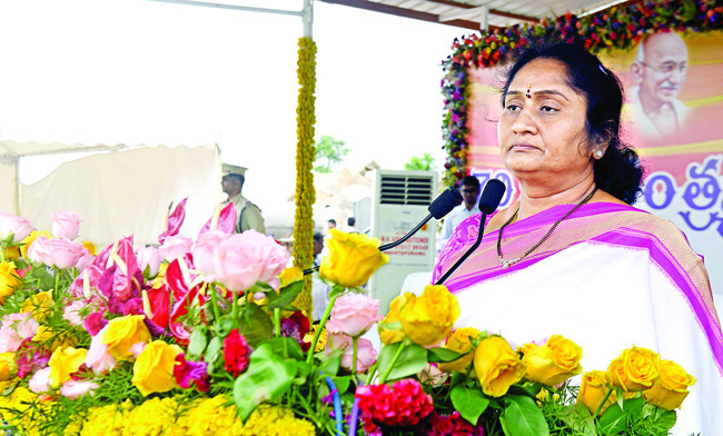 పారదర్శక పాలనకు కట్టుబడి ఉన్నాం: మంత్రి సవిత 2