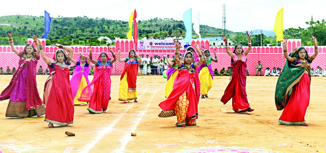 అలరించిన సాంస్కృతిక కార్యక్రమాలు 1