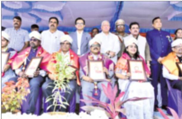 మహనీయుల త్యాగాలు మరువకూడదు6