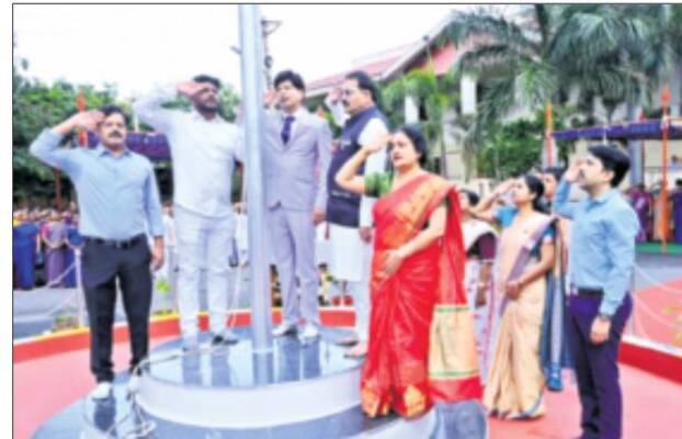 మహనీయుల త్యాగాలు మరువకూడదు8