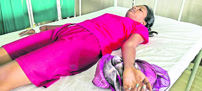 విద్యుదాఘాతంతో  విద్యార్థికి గాయాలు
1