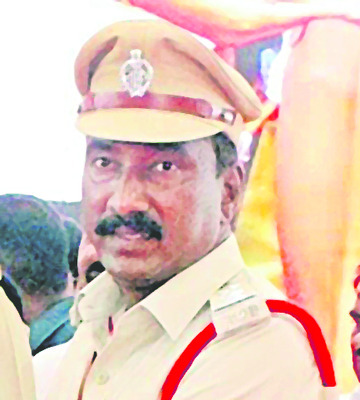 ఉత్తమ సేవలకు పతకాలు, ప్రశంసాపత్రాలు 15