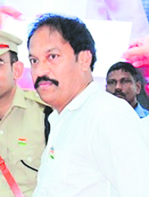 ఉత్తమ సేవలకు పతకాలు, ప్రశంసాపత్రాలు 14