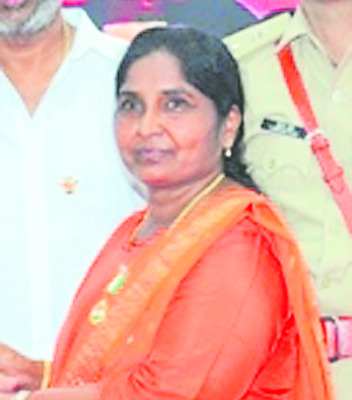 ఉత్తమ సేవలకు పతకాలు, ప్రశంసాపత్రాలు 11