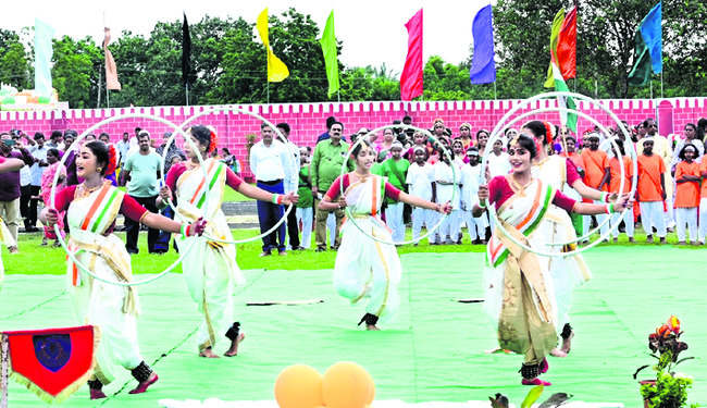 మువ్వన్నెల రెపరెపలు 2