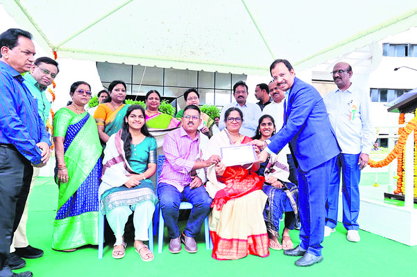 ‘సంకల్ప’ బలానికి సన్మానం
2