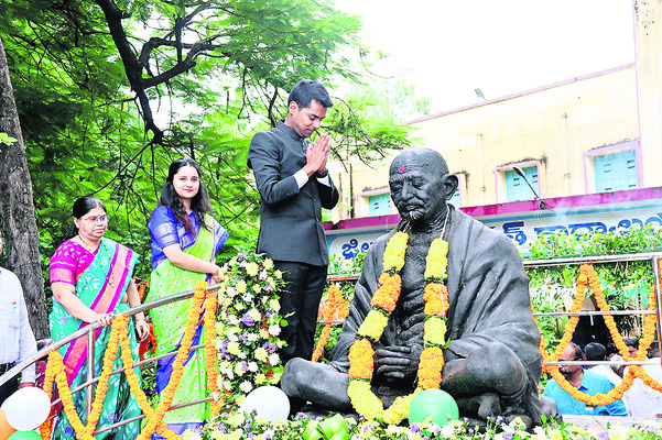 ఆశయ సాధనకు పునరంకితం1