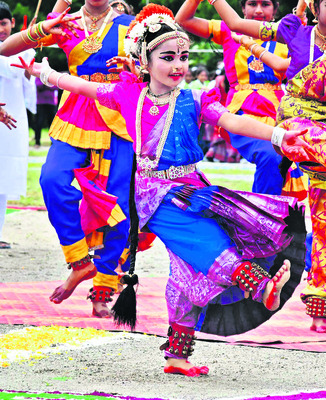బంగారు భవిష్యత్‌..1