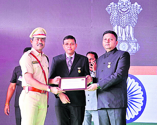 ఎకై ్సజ్‌ పోలీసులకు రాష్ట్ర అవార్డులు 1