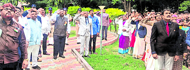 జిల్లా కోర్టులో  స్వాతంత్య్ర వేడుకలు   1