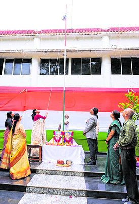 మహనీయుల త్యాగాల ఫలితమే స్వాతంత్య్రం1