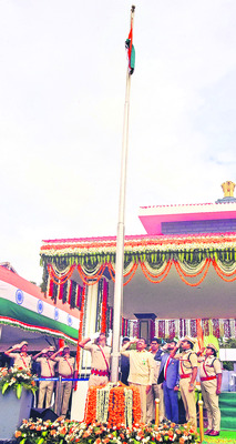 సగర్వంగా.. త్రివర్ణ వీచికలు 1