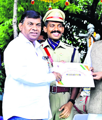 ఉత్తమ సేవలకు ప్రశంసలు6