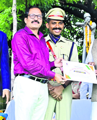 ఉత్తమ సేవలకు ప్రశంసలు5