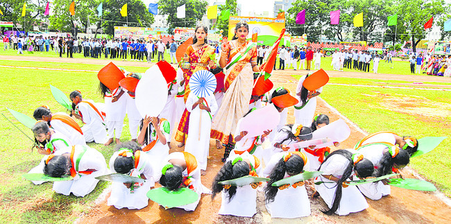 భువనాన త్రివర్ణ శోభితం1