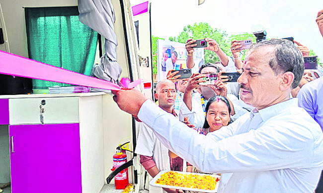 మొబైల్‌ నేత్రాలయ వాహనం ప్రారంభం 1